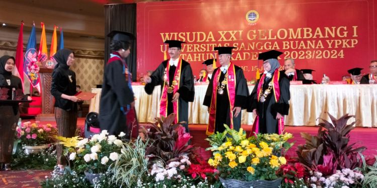 326 Mahasiswa USB YPKP di Wisuda, Rektor: Seluruh Lulusan Harus Mampu Menjaga Marwah