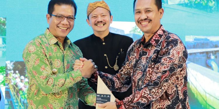 Perumda Tirta Raharja Borong 3 Penghargaan Program HAMBK dari DFAT Australia