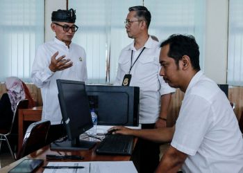 Plh. Kadisdik Tinjau Pelayanan PPDB di SMAN 1 Depok