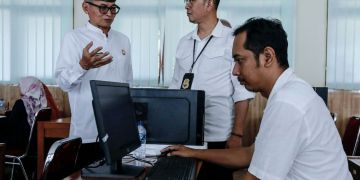 Plh. Kadisdik Tinjau Pelayanan PPDB di SMAN 1 Depok