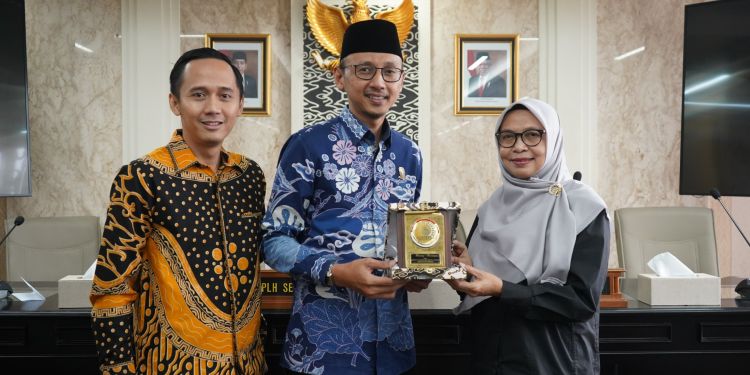 Sekretariat DPRD Jawa Barat Terima Kunjungan Kerja DPRD Jambi dan Kabupaten Cirebon
