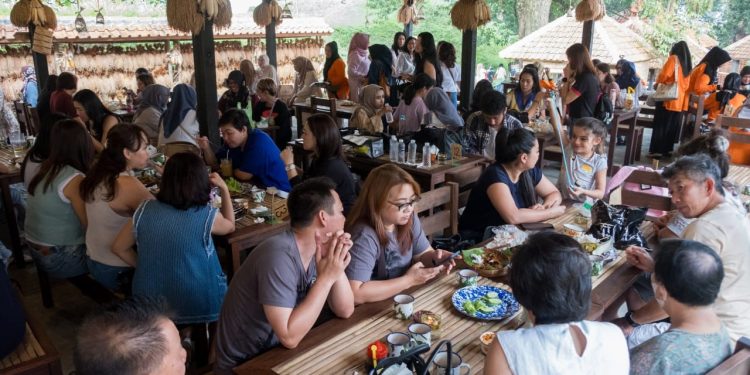 Favorit Keluarga, Dumuk Bareto Hadirkan Suasana Perkampungan Jadul di Tengah Kota Bandung