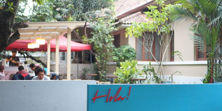 Nongkrong Ngopi Sambil Melukis, Datang Aja ke Hola Koffie di Jalan Braga