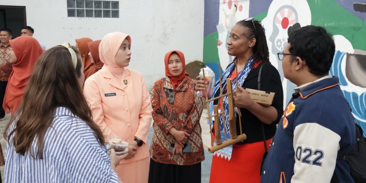 Delegasi Pemuda Kota Fort Worth, Amerika Serikat Sambangi SMA Angkasa Husein Sastranegara Bandung