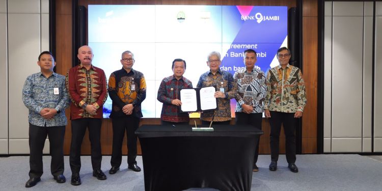 Finalisasi Pengembangan KUB, bank bjb Dengan Gubernur Jambi Tandatangani Shareholders Agreement