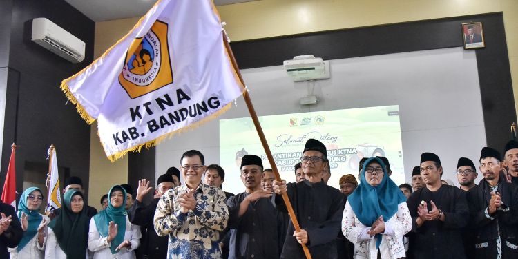 Bupati Bandung Terus Mendorong Peningkatan Produksi Pertanian