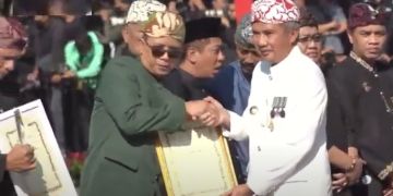 Bedas Pisan! Bupati Bandung Raih Penghargaan Kinerja Inovasi Data Kemiskinan Terbaik Se-Jawa Barat