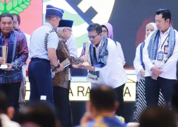Diserahkan Wapres KH. Ma’ruf Amin, Bupati Bandung Raih Penghargaan RAN PE Awards 2024