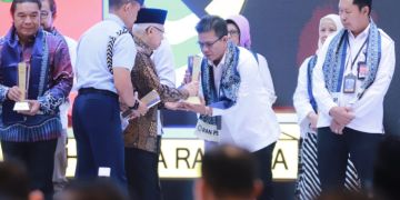 Diserahkan Wapres KH. Ma’ruf Amin, Bupati Bandung Raih Penghargaan RAN PE Awards 2024