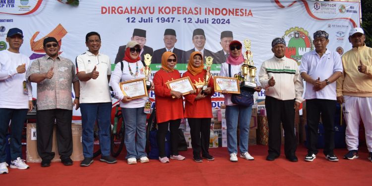 Insan Koperasi Bersatu: Semarak Puncak Peringatan Hari Koperasi ke-77