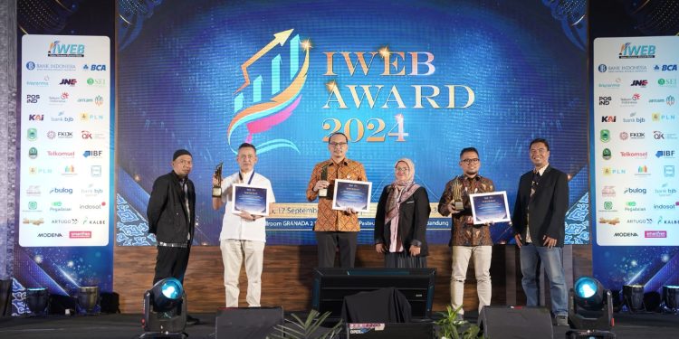 Dorong Pengembangan UMKM, bank bjb Raih Penghargaan IWEB Award 2024