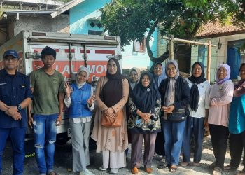 Pemberdayaan Masyarakat, Universitas Sangga Buana Kunjungi Desa Jembarwangi untuk Praktik Pembuatan Kripik Mangga