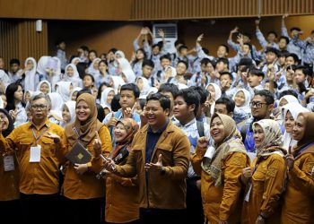 Susanto Triyogo Adiputro Sambut Baik Kunjungan Siswa Siswi SMPN 1 Bandung ke DPRD