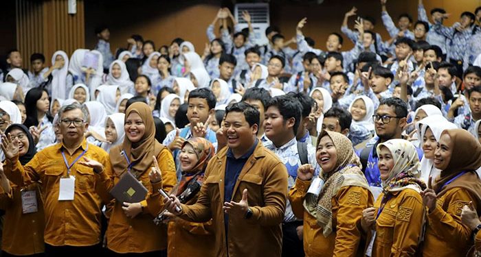 Susanto Triyogo Adiputro Sambut Baik Kunjungan Siswa Siswi SMPN 1 Bandung ke DPRD