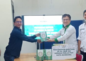 Baznas Kota Bandung Serahkan 30 Mushaf Al-Qur’an untuk Dukung Program Ngaji Bareng Wartawan