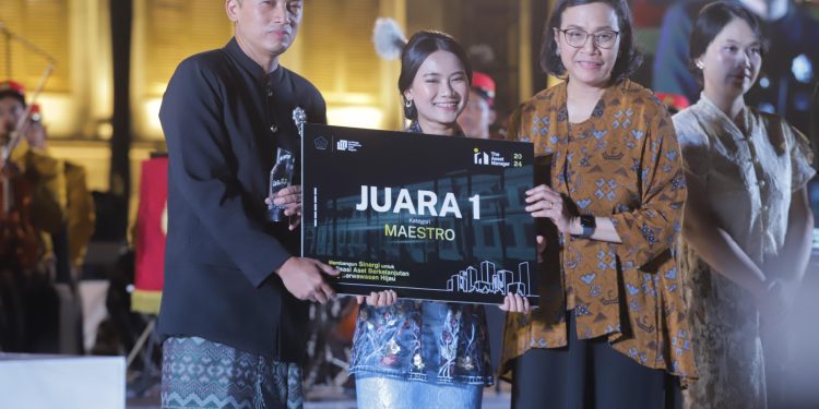 Diserahkan Menteri Keuangan Sri Mulyani Indrawati, Pemkab Bandung Raih Juara 1 The Asset Manager 2024 Tingkat Nasional