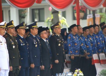 Sembilan Pegawai Negeri Sipil Dianugerahi Penghargaan Satyalancana Karya Satya