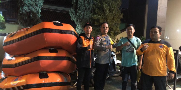 BPBD Kabupaten Bandung Distribusikan Perahu untuk Mitigasi Banjir pada Pilkada 2024
