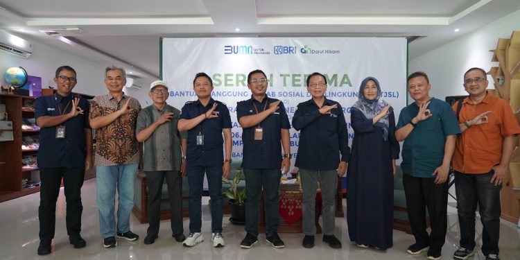 BRI Serahkan Bantuan Sarana Pendidikan Senilai Rp806.400.000 kepada Yayasan Darul Hikam Bandung
