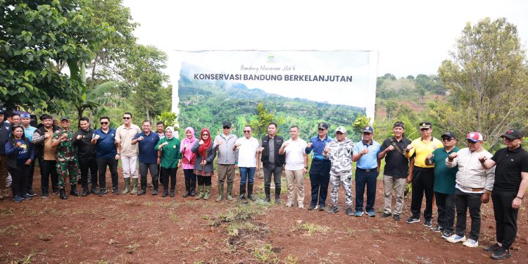 Bandung Menanam Jilid VI: Paslon Haru-Dhani Tegaskan Komitmen Konservasi Alam KBU