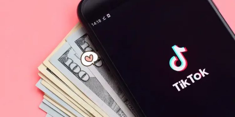 Langkah-Cerdas-Mendapatkan-Uang-Jutaan-di-TikTok-Tips-Praktis-untuk-Pemula