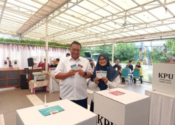 Menyongsong Pilwalkot Bandung 2024, Kang Haru Suandharu Hadiri TPS dengan Penuh Optimisme