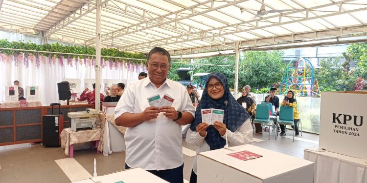 Menyongsong Pilwalkot Bandung 2024, Kang Haru Suandharu Hadiri TPS dengan Penuh Optimisme