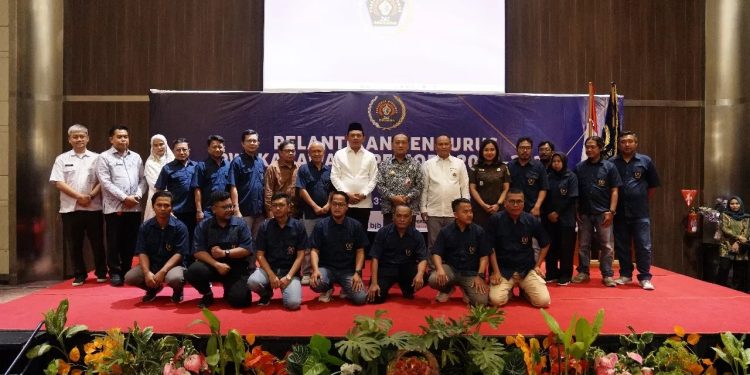 Pelantikan Pengurus PWI Karawang: Momen Mengingat Jasa Wartawan Terdahulu