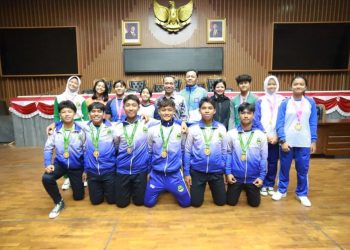 Perjuangan Atlet Muda, Asep Mulyadi Sambut Juara Sepak Bola SMP di Gedung DPRD