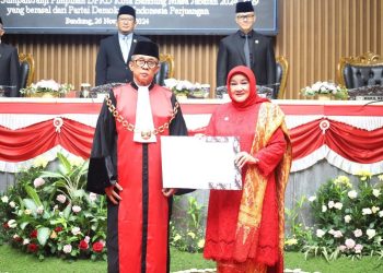 Rapat-Paripurna-DPRD-Kota-Bandung-Pengucapan-Sumpah-Pimpinan-Masa-Jabatan-2024-2029-oleh-Rieke-Suryaningsih