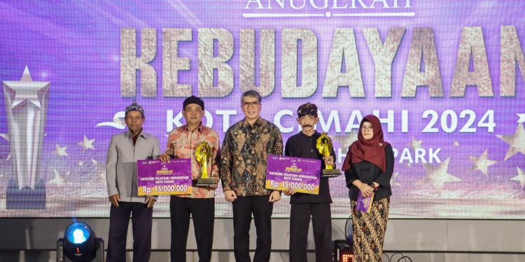 Pemkot Cimahi Beri Apresiasi Kepada 6 Pelaku Seni-Budaya Lewat Anugerah Kebudayaan Kota Cimahi 2024