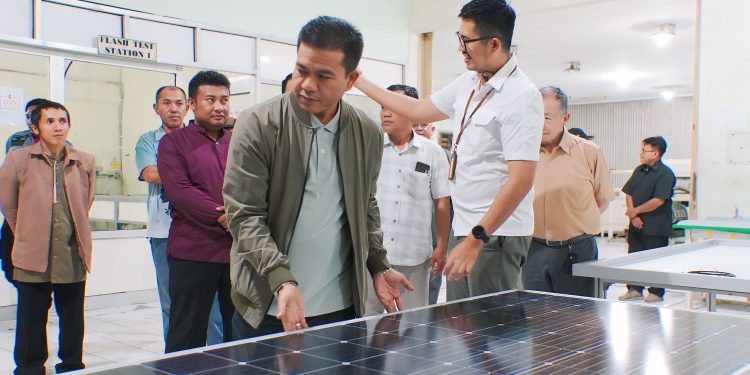 Bupati Bandung Siap Gandeng Perusahaan Produk PLTS Lokal
