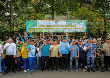 Masyarakat dan Pemerintah Berkolaborasi dalam Program Jumat Bersih di Kota Bandung