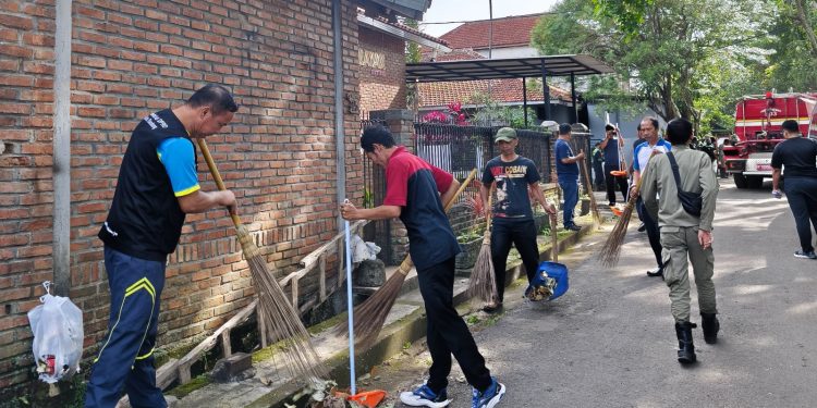 Partisipasi ASN Setwan DPRD Kota Bandung dalam Jumsih, Mewujudkan Lingkungan Bersih dan Sehat