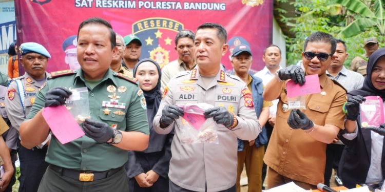 Polresta Bandung Bongkar Tambang Emas Ilegal di Kutawaringin