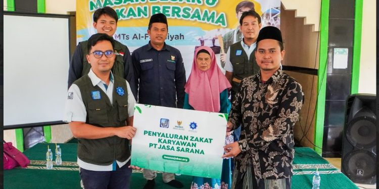 PT Jasa Sarana dan Baznas Jabar Gelar Program Makan Bergizi Gratis serta Edukasi Kebencanaan di MTs Al-Faqihiyah, Kabupaten Bandung