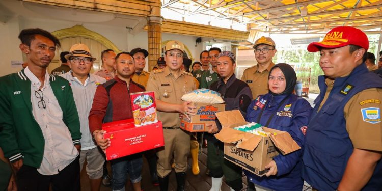 Erwin Tinjau Lokasi Banjir di Derwati dan Gedebage, Pastikan Solusi dan Bantuan untuk Warga