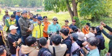 Kang DS Tinjau Lokasi Rawan Banjir di Dayeuhkolot dan Tanggul Sungai Cikapundung Kolot yang Jebol: Cepat Kita Tangani