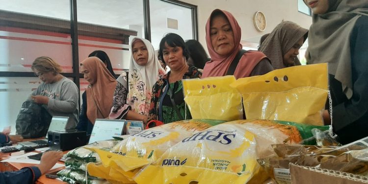 Mentan Andi Amran Sulaiman Awasi Distribusi Bahan Pokok di Pasar Pangan Murah Palangkaraya