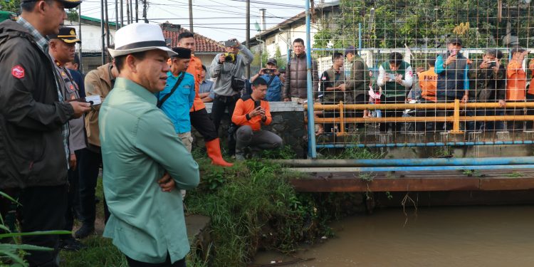 Tangani Banjir Cidawolong dan Pembangunan Jalan Lingkar Majalaya yang Mandek, Kang DS Langsung Komunikasi Dengan KDM