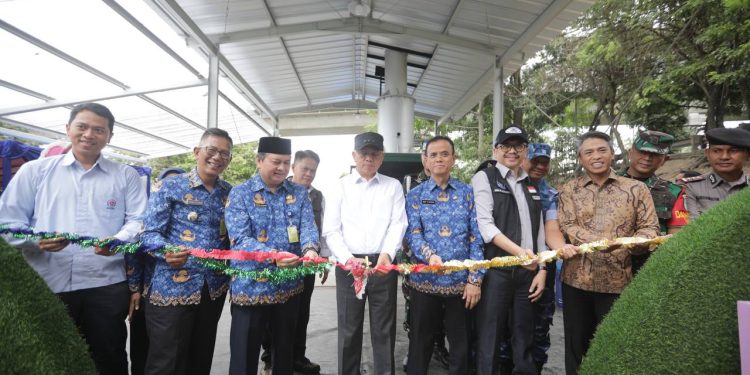 Penjabat Wali Kota Bandung Resmikan Operasional TPST Motah Bakul Agamis dan Pengiriman Perdana RDF Ke PT. Indocement