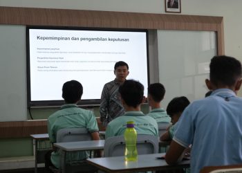 Yoel Yosaphat Berbagi Pengalaman Politik di One Day Work 2025 SMA Santa Angela Bandung