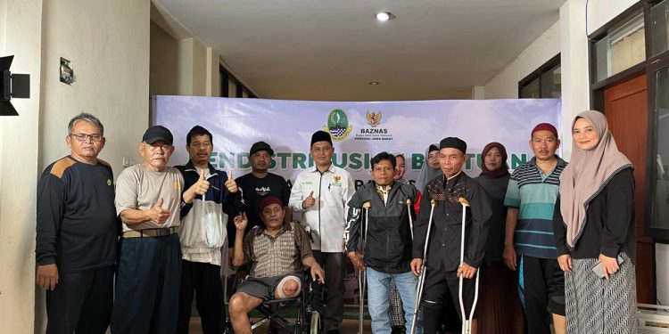 BAZNAS Jabar Salurkan Bantuan Kaki Palsu untuk 27 Penyandang Disabilitas, Wujud Nyata Kepedulian dalam Program ‘Abdi Nagri Nganjang Ka Warga’