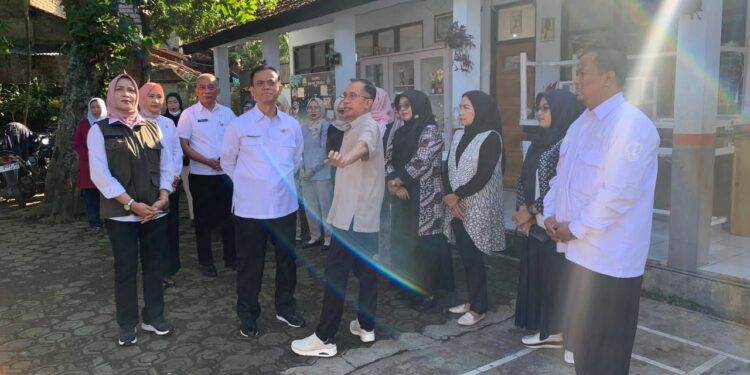 Ketua DPRD Tinjau Sejumlah Sekolah untuk Pastikan Persiapan Tahun Ajaran Baru Berjalan Lancar