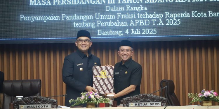Wali Kota Bandung Beri Jawaban Terkait Pandangan Umum Fraksi DPRD Atas Raperda Perubahan APBD 2025