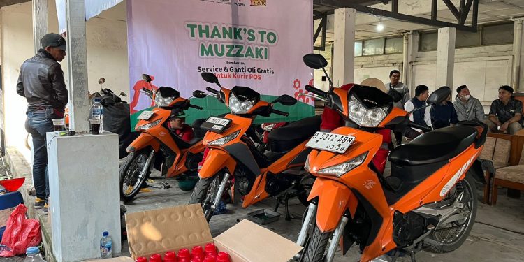 Apresiasi Kerja Keras Kurir, BAZNAS Jabar dan PT Pos Hadirkan Layanan Ganti Oli