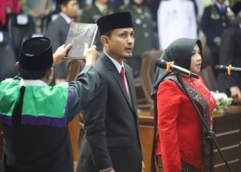 Nina Fitriana dan Sendi Lukmanulhakim Dilantik Menjadi Anggota DPRD Melalui Pengganti Antar Waktu