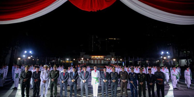 Wali Kota Kukuhkan 100 Anggota Paskibraka Kota Bandung Tahun 2025