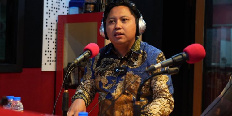 Ketua Komisi I DPRD Kota Bandung, Radea Respati Paramudhita, dorong percepatan pelayanan Admindukcapil berbasis digital agar lebih cepat dan responsif.