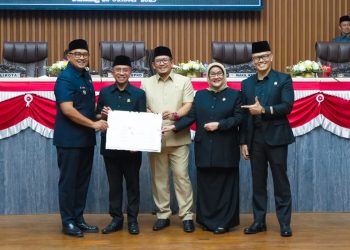 DPRD dan Pemkot Bandung menandatangani nota kesepakatan KUA-PPAS 2026 sebagai pedoman penyusunan APBD Kota Bandung tahun depan.